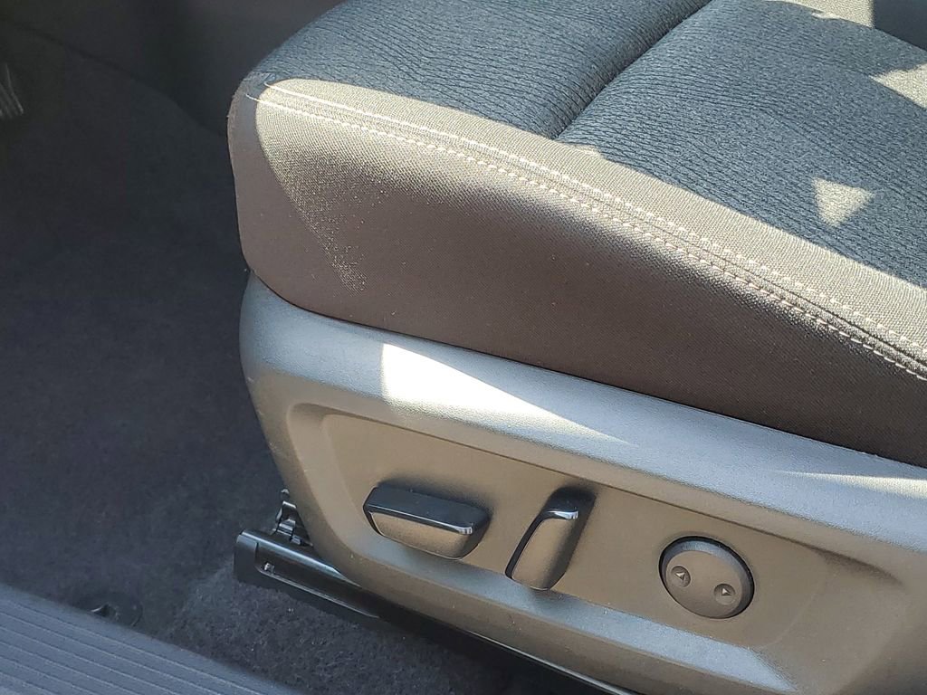 Used 2024 Nissan Rogue SV image 13