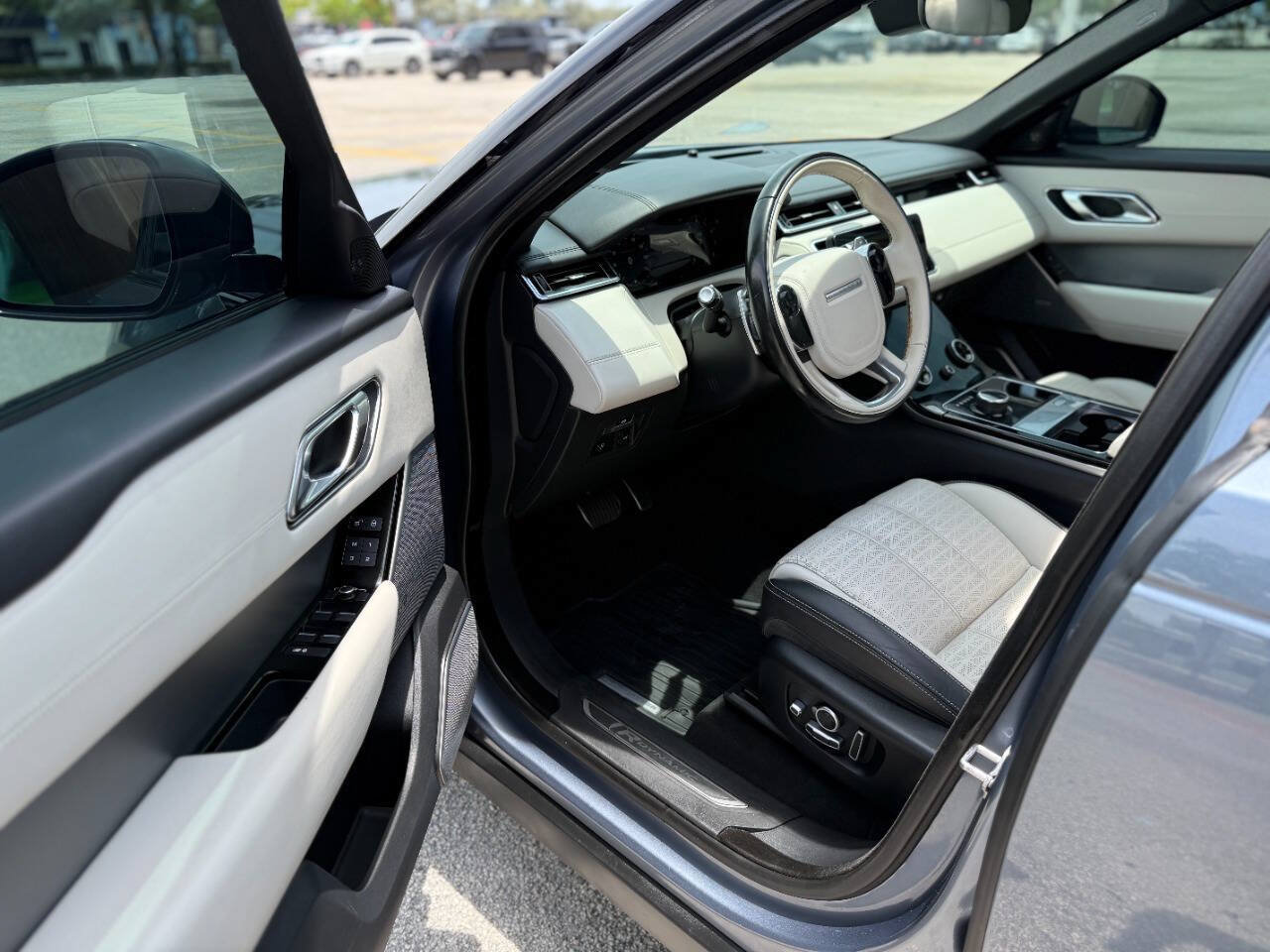 Used 2018 Land Rover Range Rover Velar R-Dynamic HSE AWD/4WD image 11
