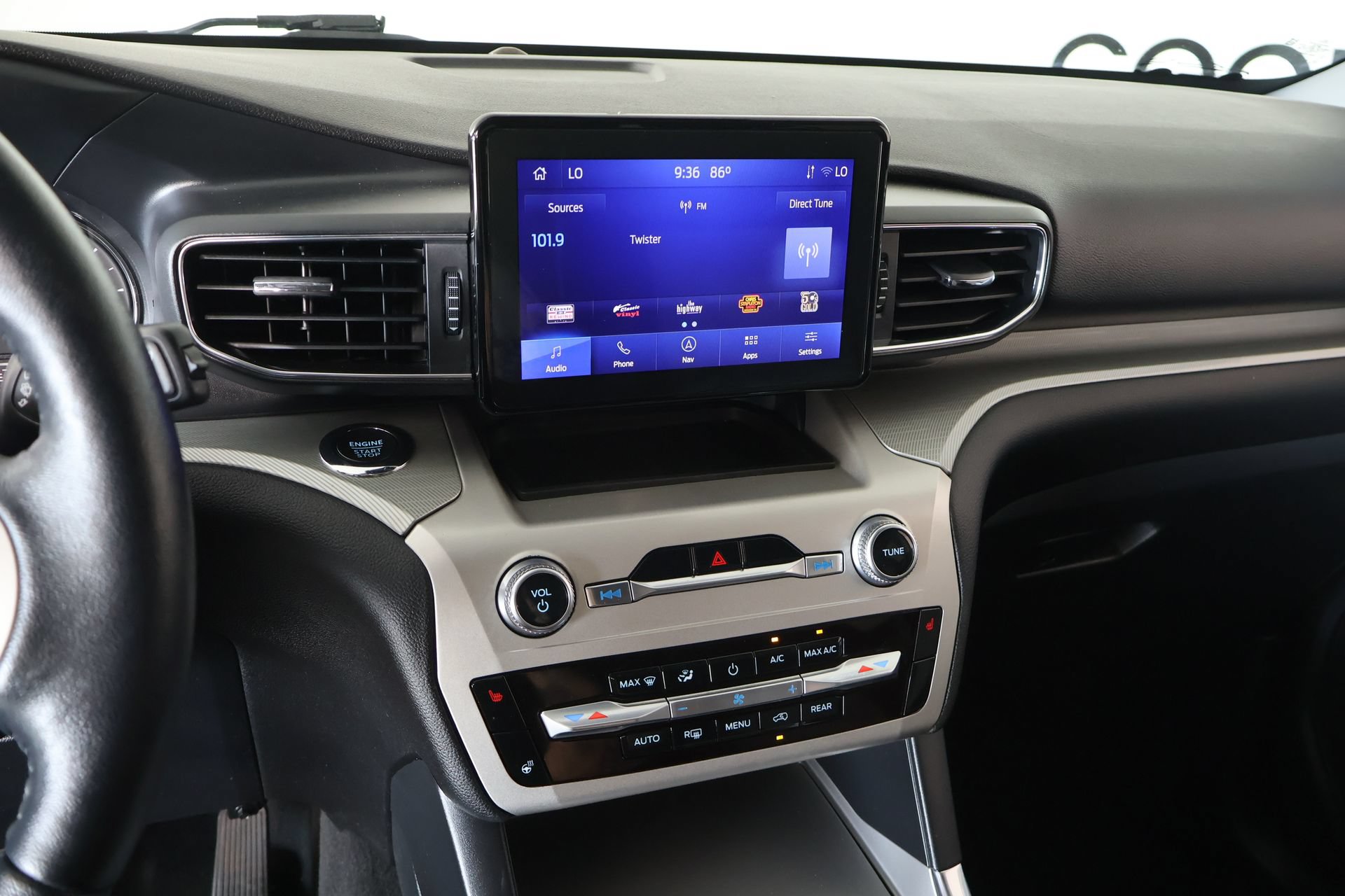 Used 2022 Ford Explorer XLT w/ Equipment Group 202A AWD/4WD image 5