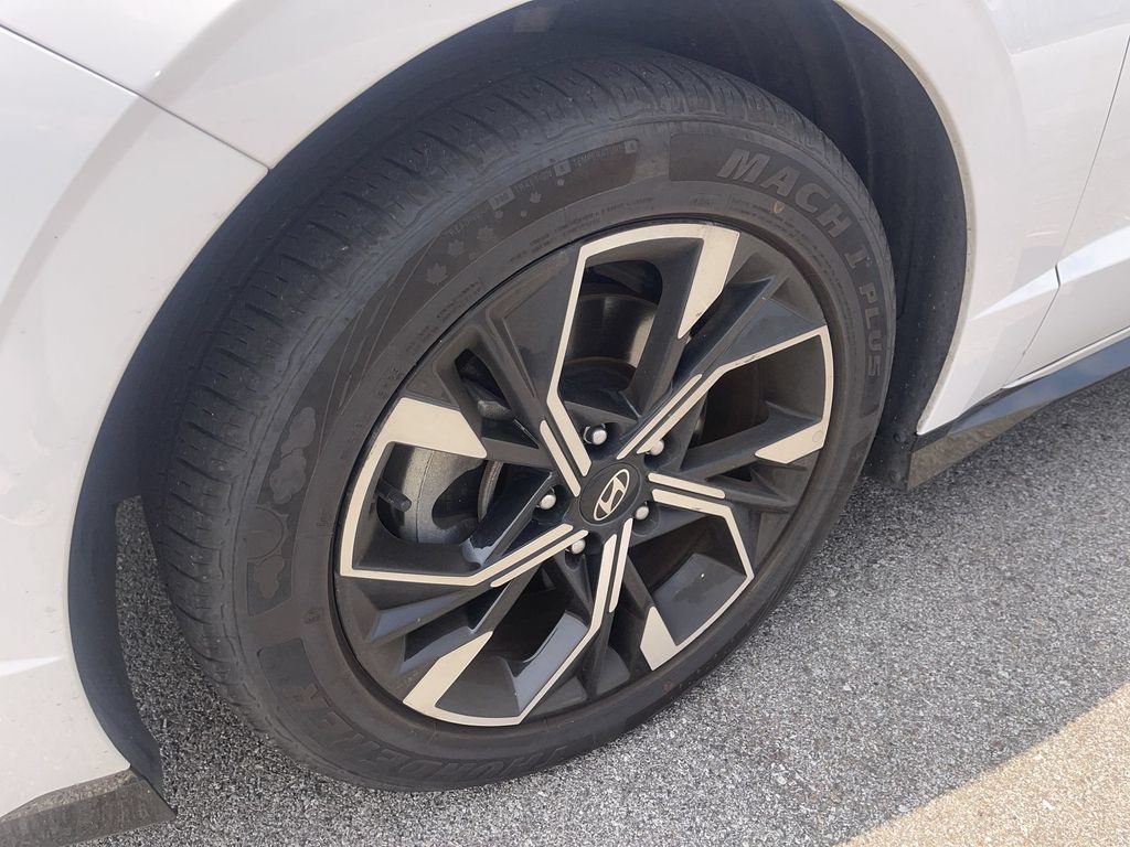 Used 2025 Hyundai Sonata SEL FWD image 11