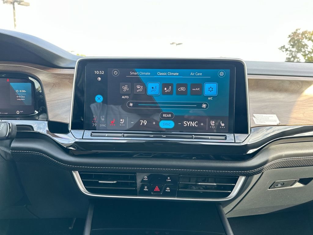 Used 2025 Volkswagen Atlas SE image 48