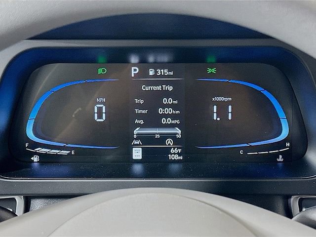 Used 2025 Hyundai Elantra SE FWD image 17