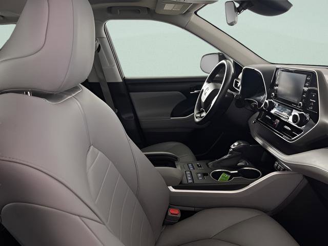 Used 2020 Toyota Highlander XLE image 27