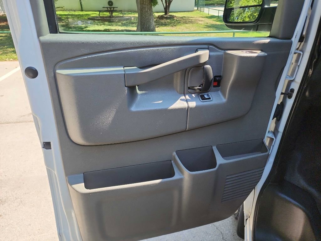 Used 2018 Chevrolet Express 2500 w/ Driver Convenience Package RWD image 14