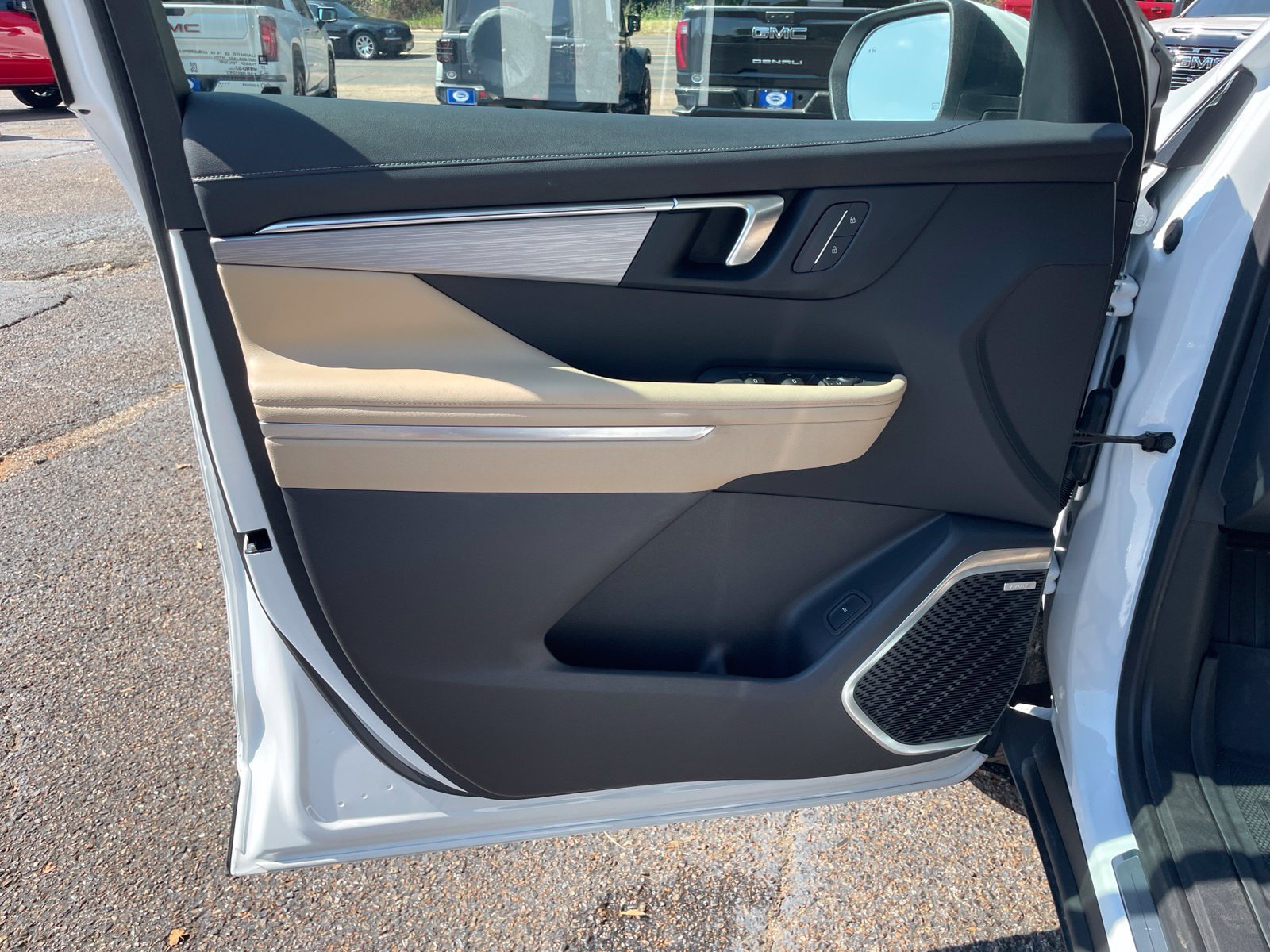Used 2025 Buick Enclave Preferred w/ LPO, Floor Liner Package FWD image 15