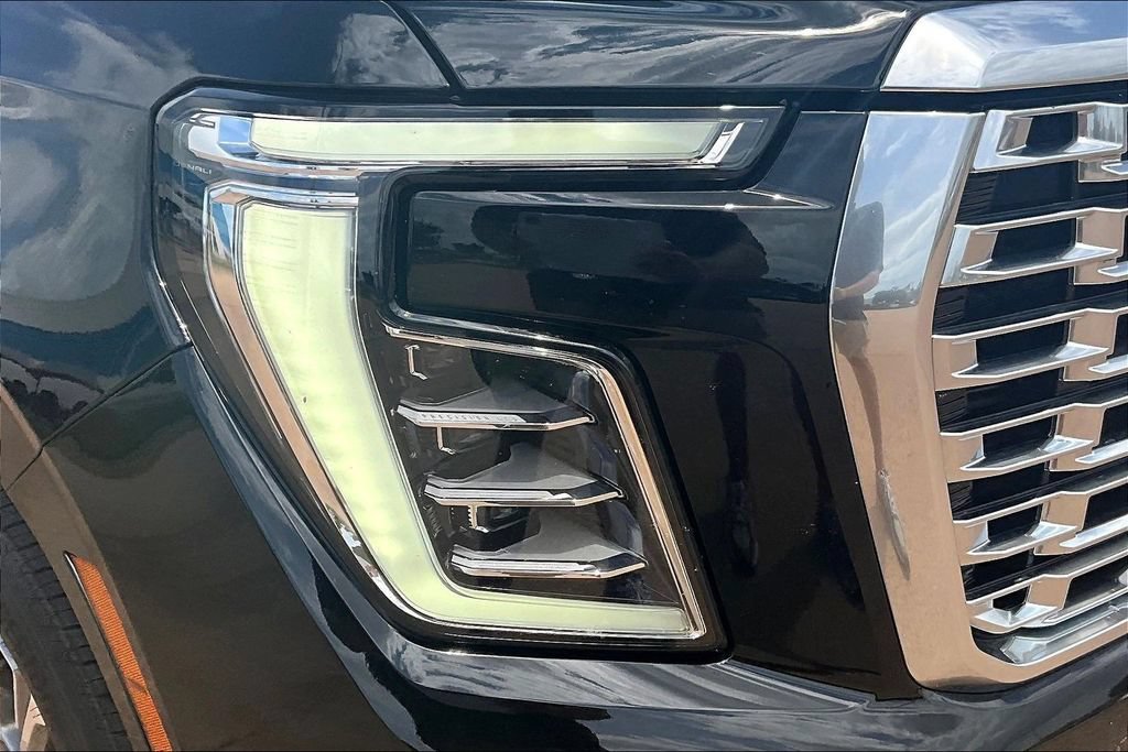 Used 2025 GMC Yukon XL Denali AWD/4WD image 31