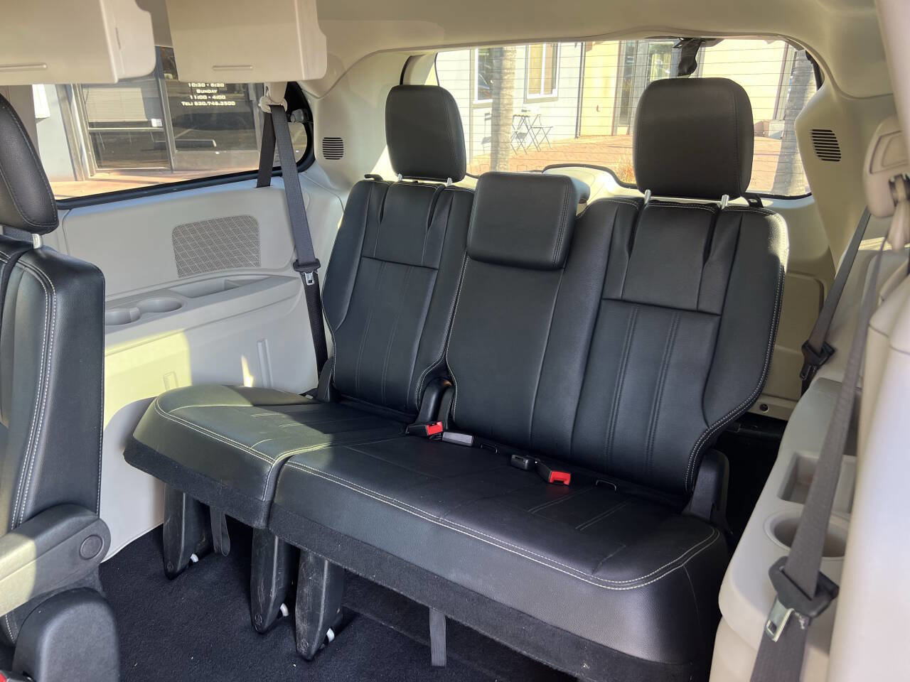 Used 2016 Chrysler Town & Country Touring image 14