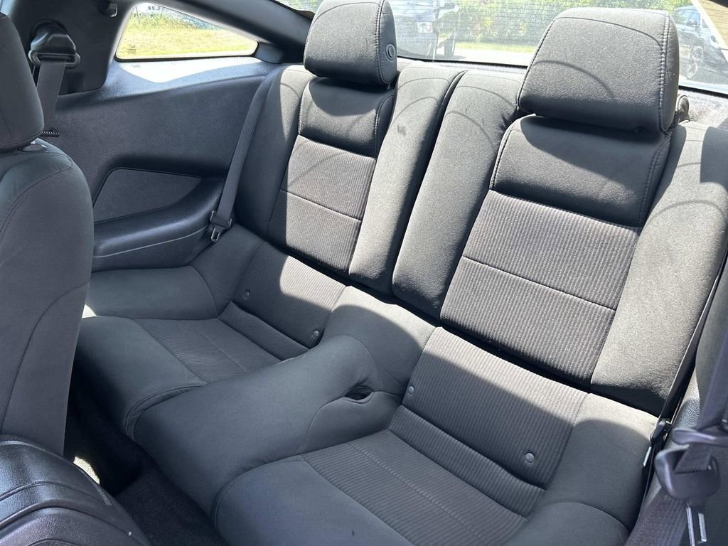 Used 2014 Ford Mustang Coupe RWD image 16