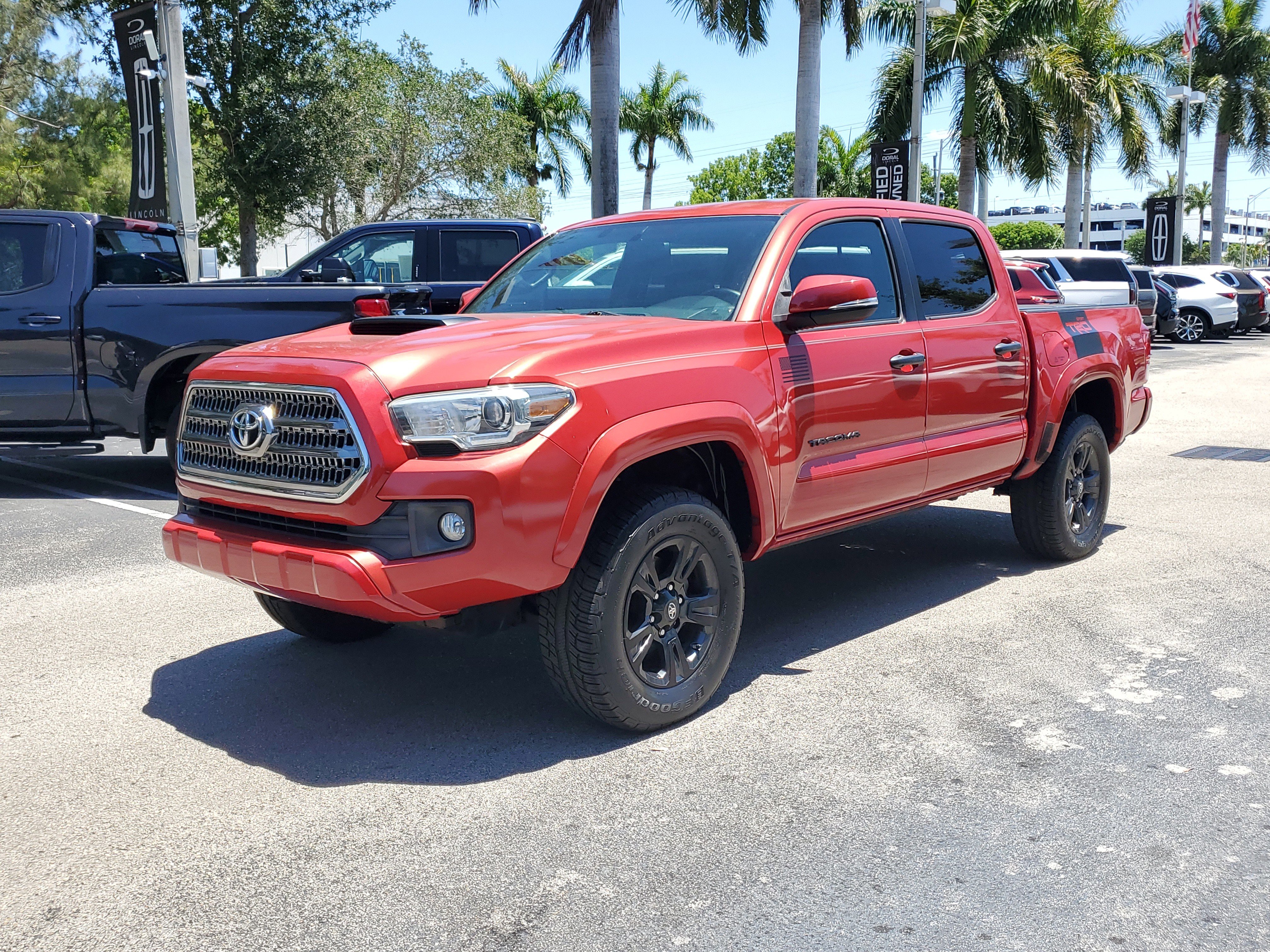 Used 2017 Toyota Tacoma TRD Sport w/ Premium & Technology Package image 3