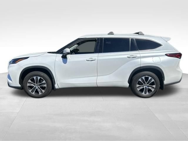 Used 2022 Toyota Highlander XLE AWD/4WD video 2