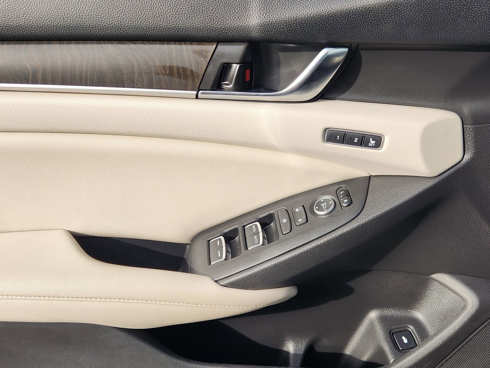 Used 2021 Honda Accord Touring image 25