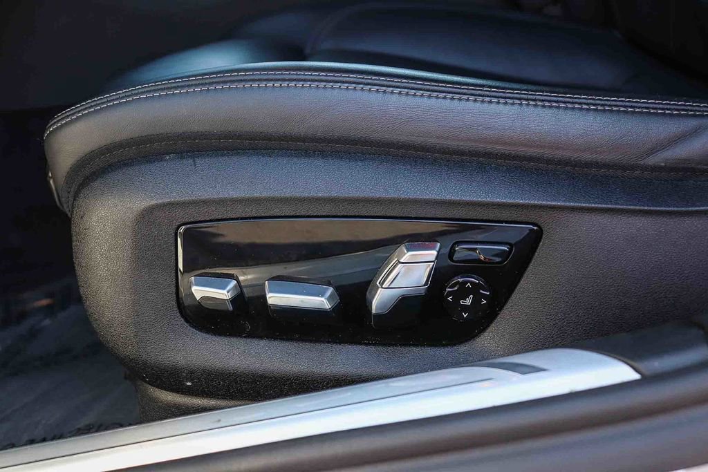 Used 2022 BMW 750i xDrive 750i xDrive w/ M Sport Package image 24