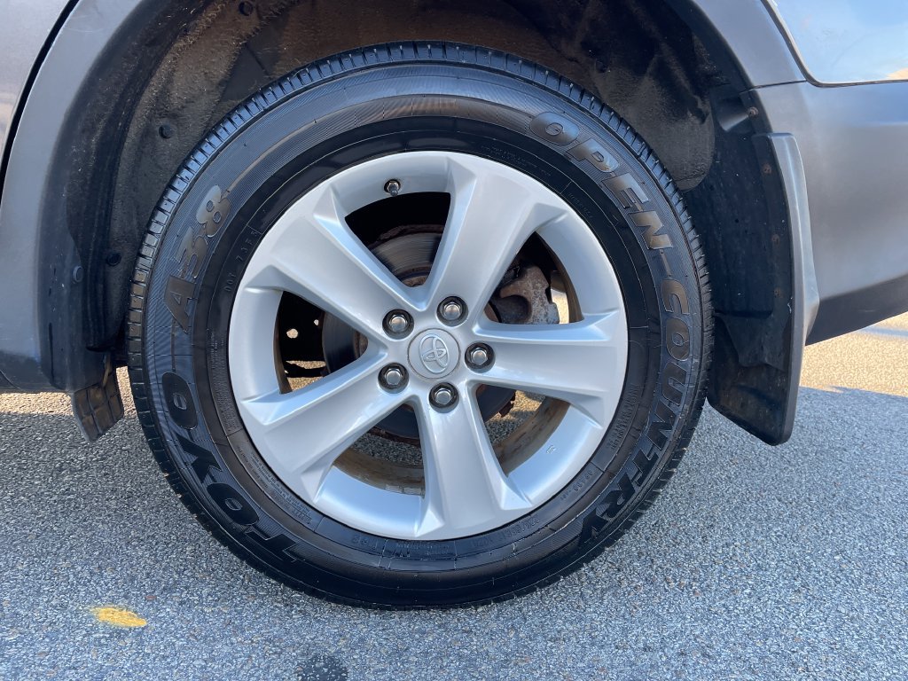 Used 2014 Toyota RAV4 XLE AWD/4WD image 10