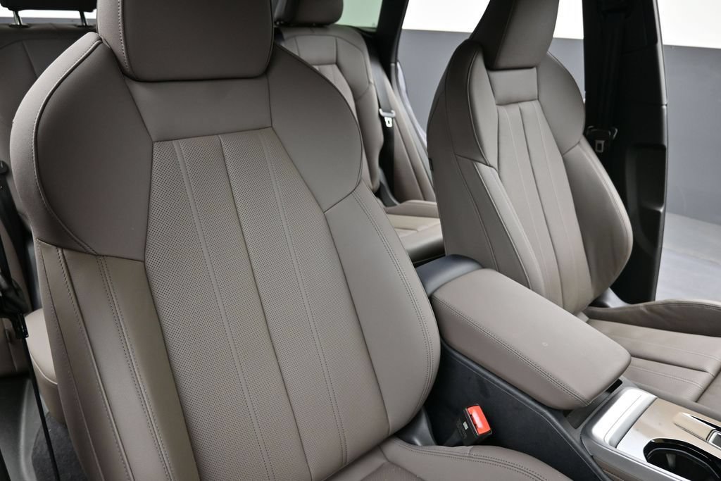 Used 2025 Audi Q5 Premium Plus w/ Premium Plus AWD/4WD image 14