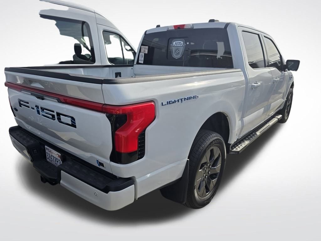 Used 2022 Ford F150 Lightning Lariat image 5