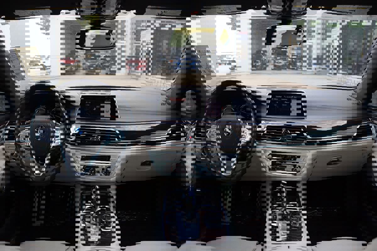 Used 2019 BMW 750i xDrive w/ Luxury Rear Seating Package image 17