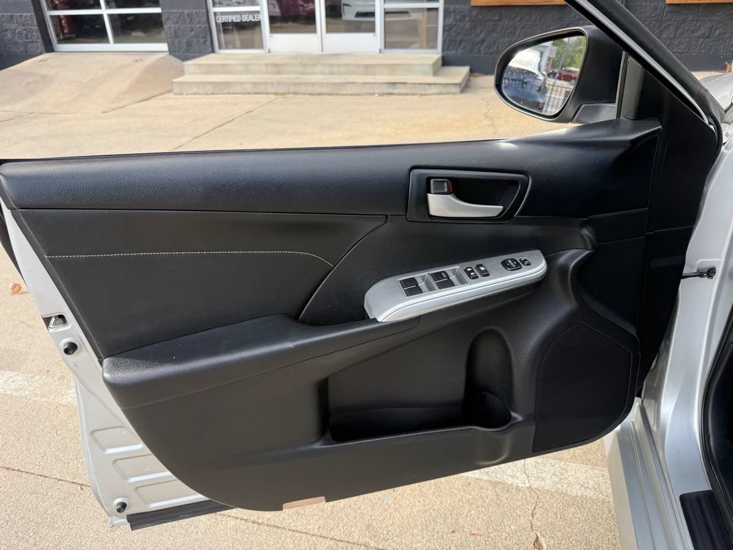 Used 2013 Toyota Camry SE w/ Leather Pkg FWD image 23