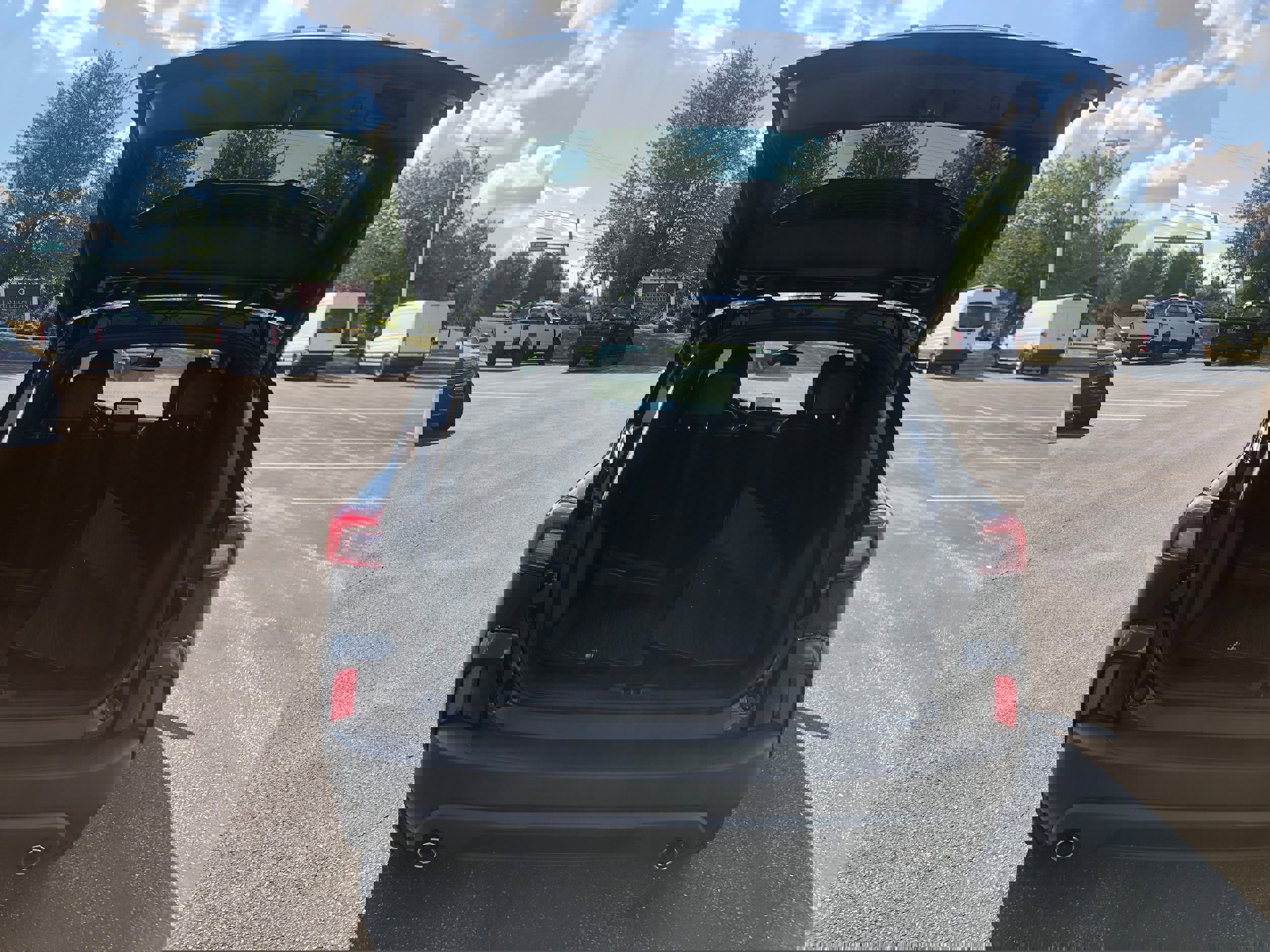 Used 2025 Ford Escape ST-Line w/ Cold Weather Package image 9