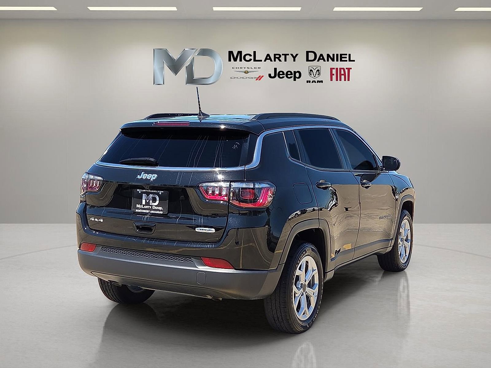 Used 2025 Jeep Compass Latitude AWD/4WD image 5