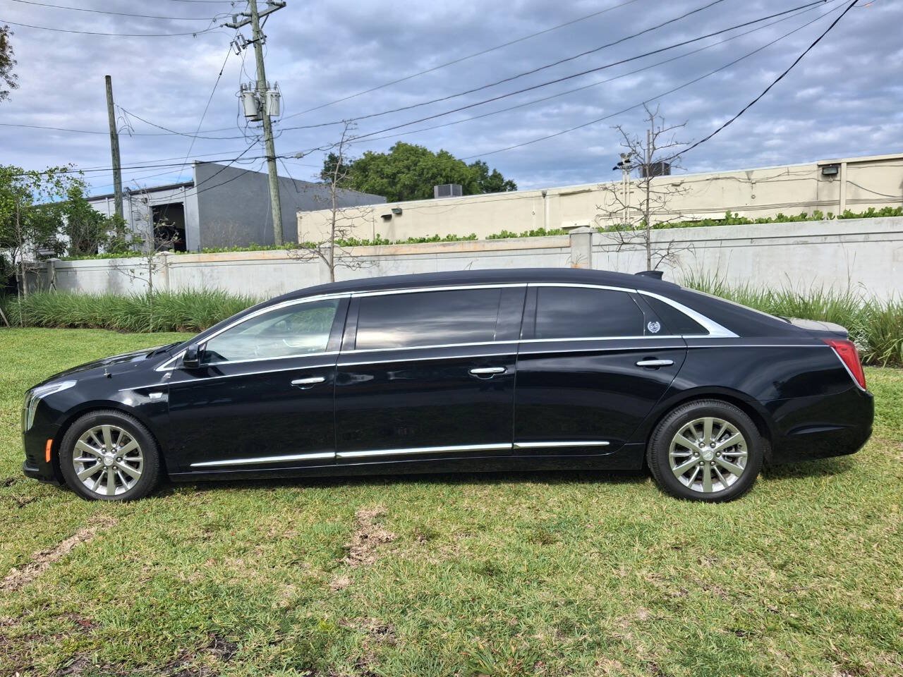 Used 2018 Cadillac XTS FWD image 1