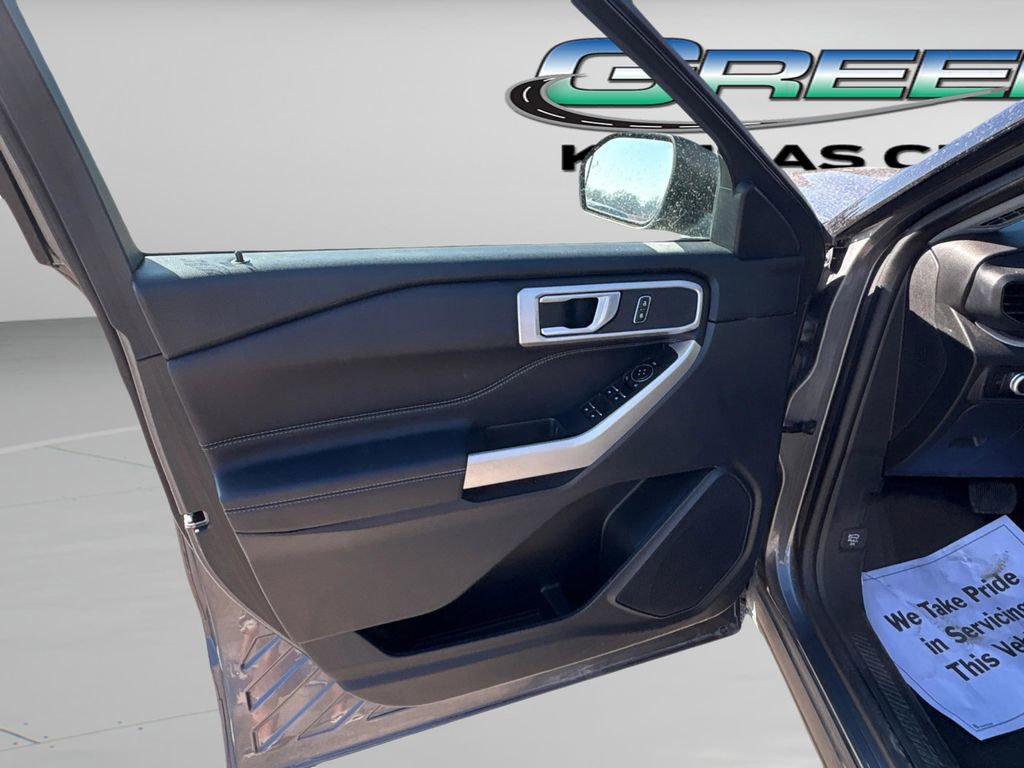 Used 2023 Ford Explorer XLT image 18