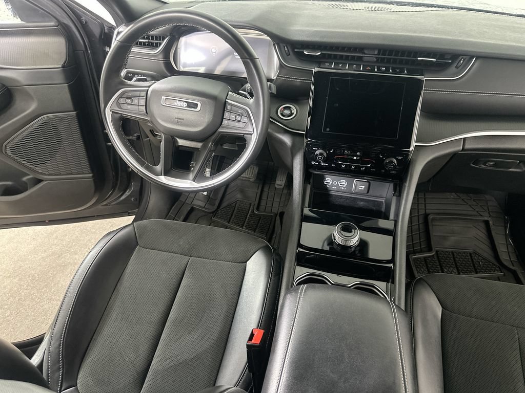 Used 2023 Jeep Grand Cherokee Altitude AWD/4WD image 19