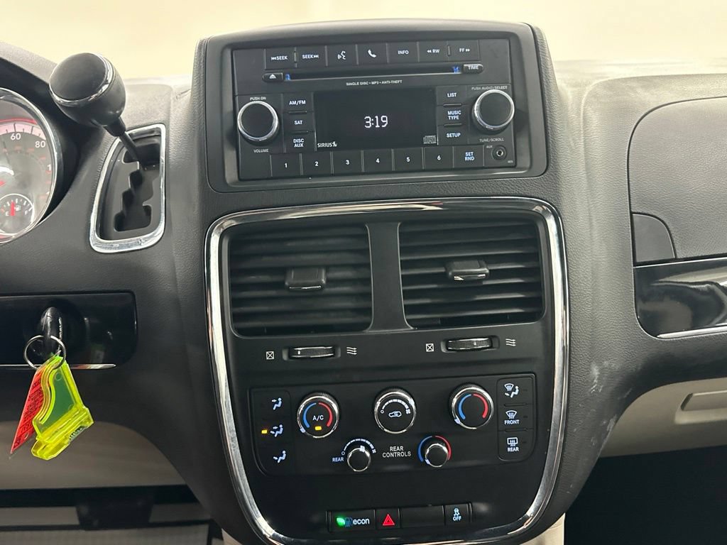 Used 2017 Dodge Grand Caravan SXT FWD image 38