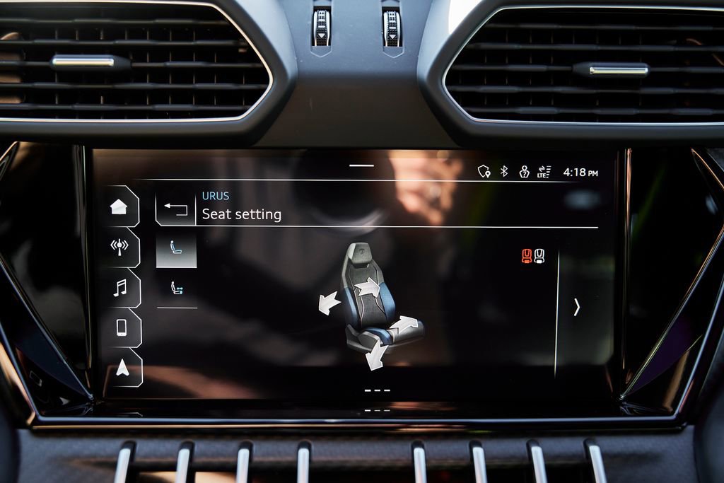 Used 2022 Lamborghini Urus AWD/4WD image 79