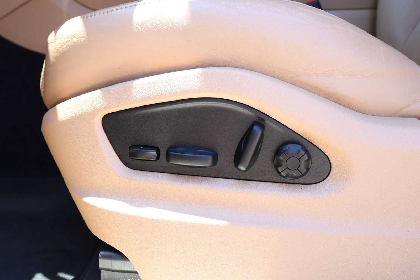 Used 2022 Porsche Cayenne AWD/4WD image 23