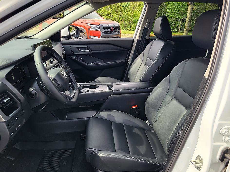 Certified 2025 Nissan Rogue SL image 11