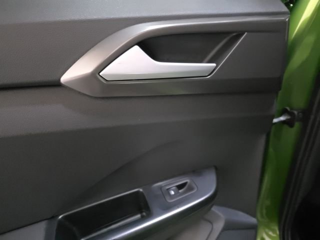 Used 2025 Volkswagen Taos SE image 27