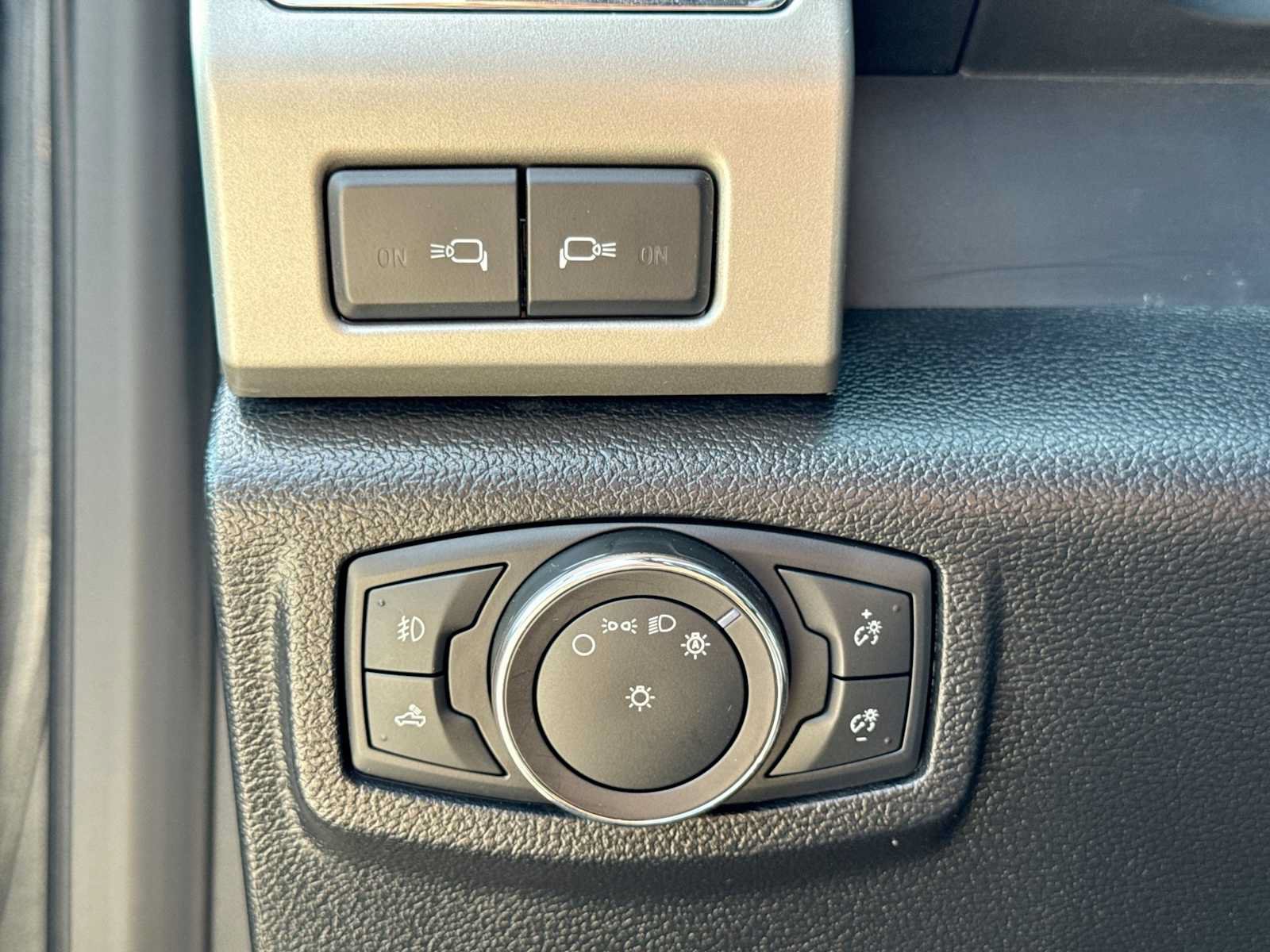Used 2018 Ford F150 Lariat w/ Equipment Group 502A Luxury AWD/4WD image 26