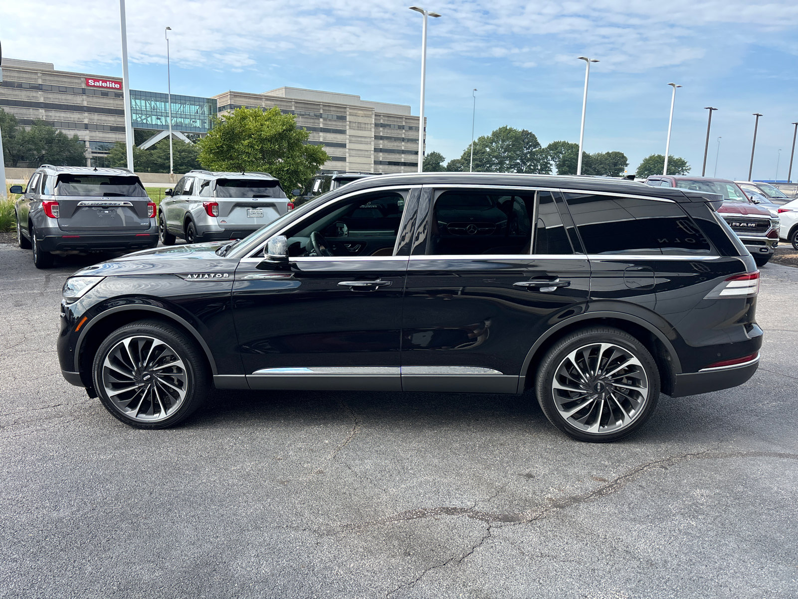 Certified 2023 Lincoln Aviator Reserve w/ Equipment Group 201A AWD/4WD image 4