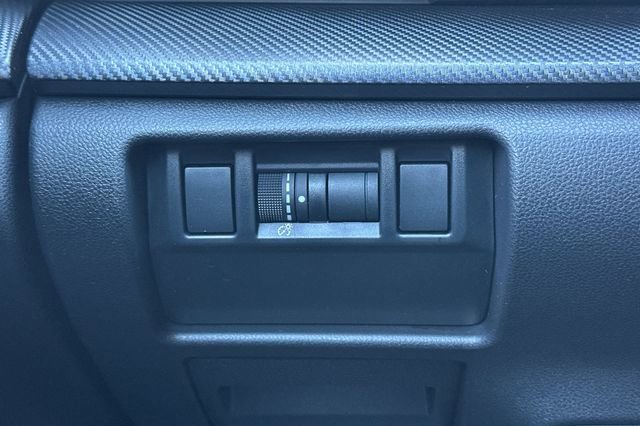 Used 2025 Subaru Crosstrek 2.5i Limited w/ Popular Package #4A image 31