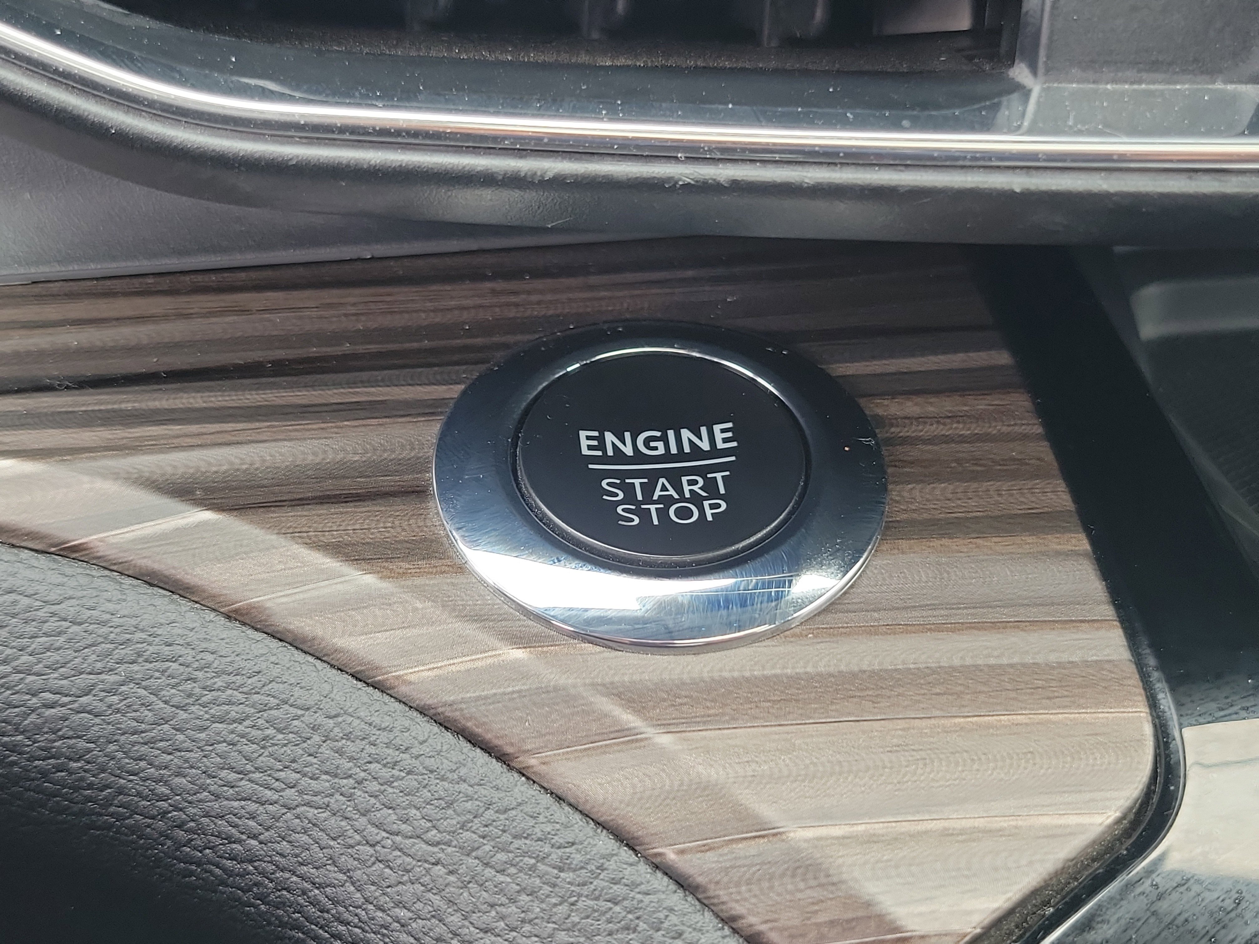 Used 2022 Ford Explorer Limited w/ Equipment Group 301A AWD/4WD image 26