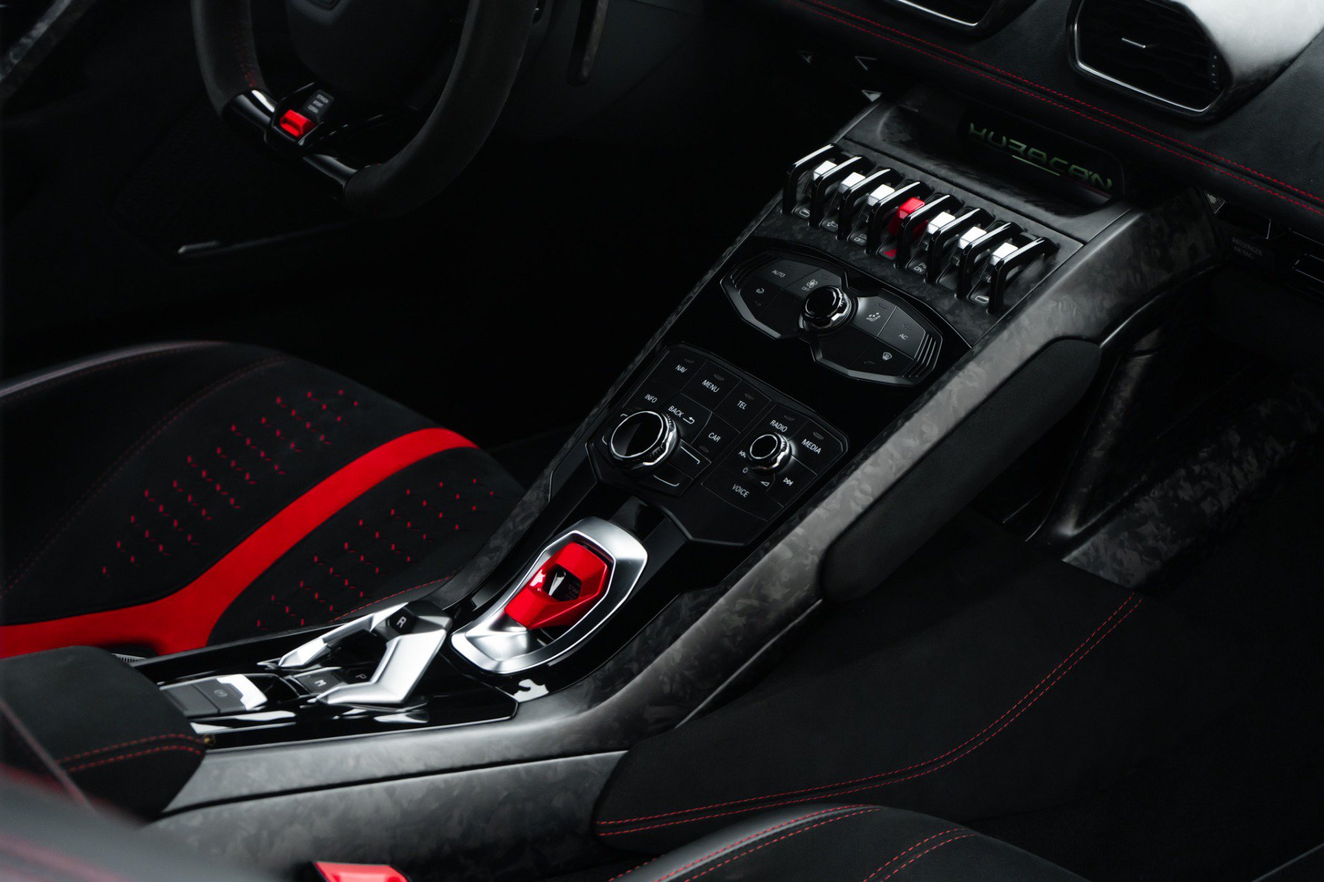 Used 2018 Lamborghini Huracan Performante AWD/4WD image 22