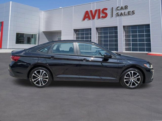 Used 2025 Volkswagen Jetta Sport FWD image 5