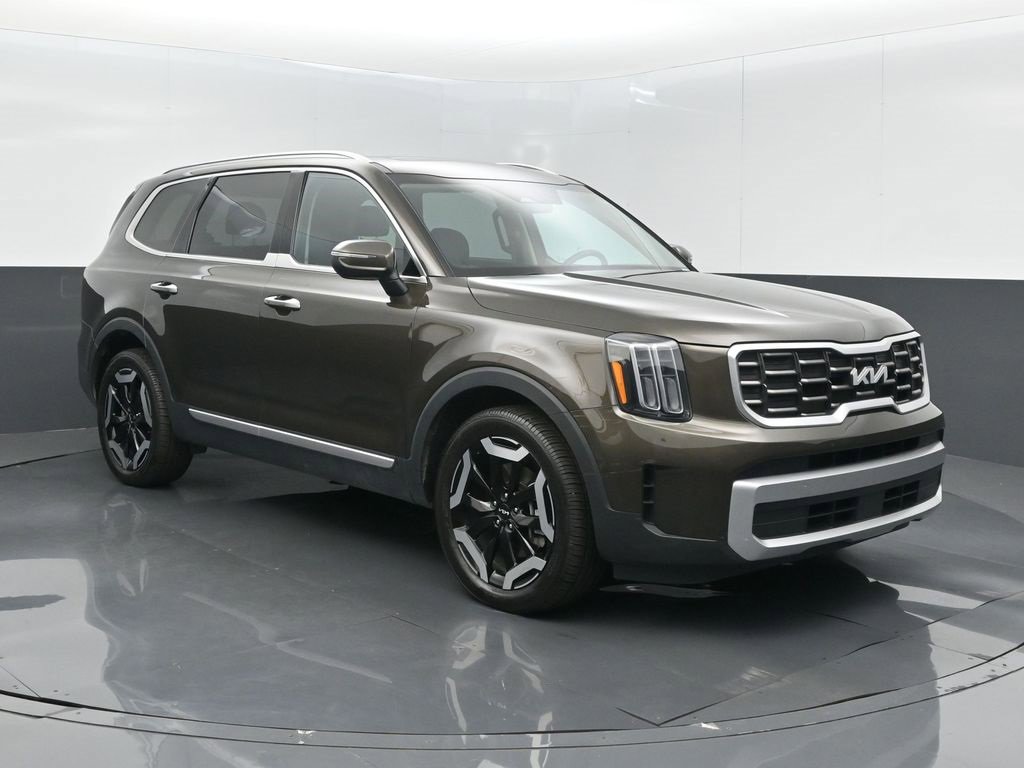 Used 2023 Kia Telluride S w/ S Sunroof Package
