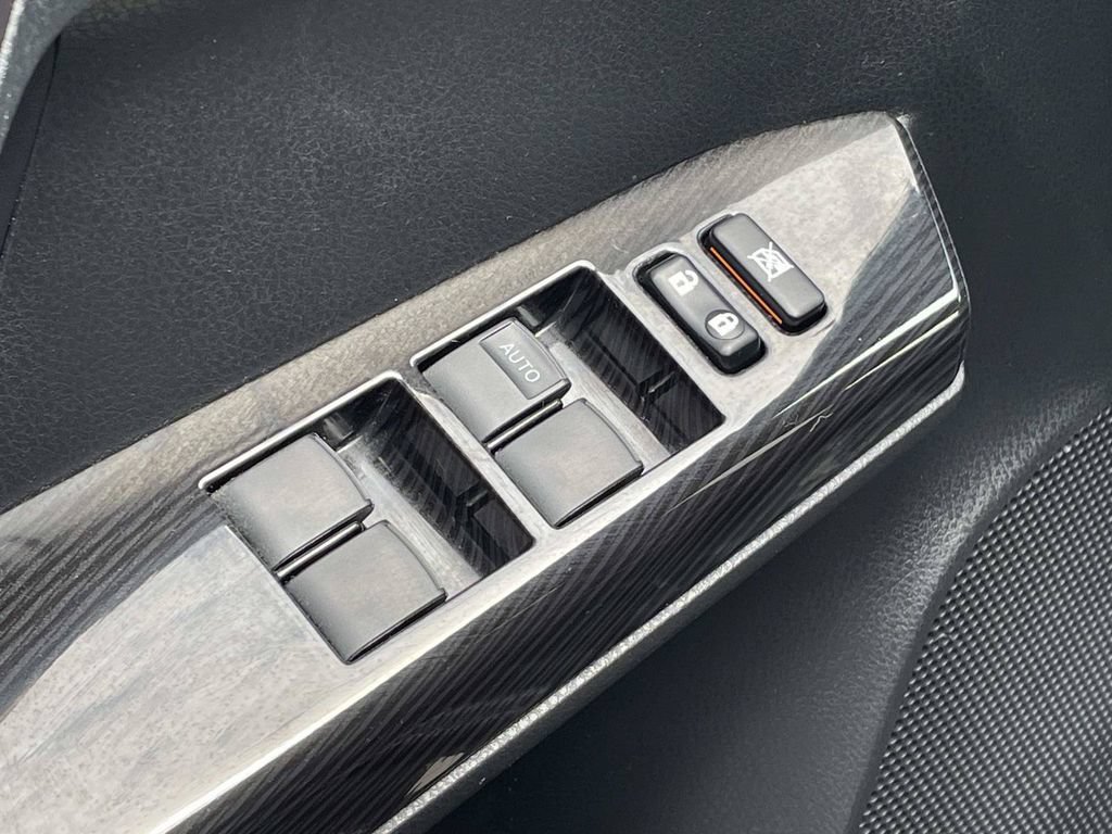 Used 2017 Toyota RAV4 SE AWD/4WD image 18