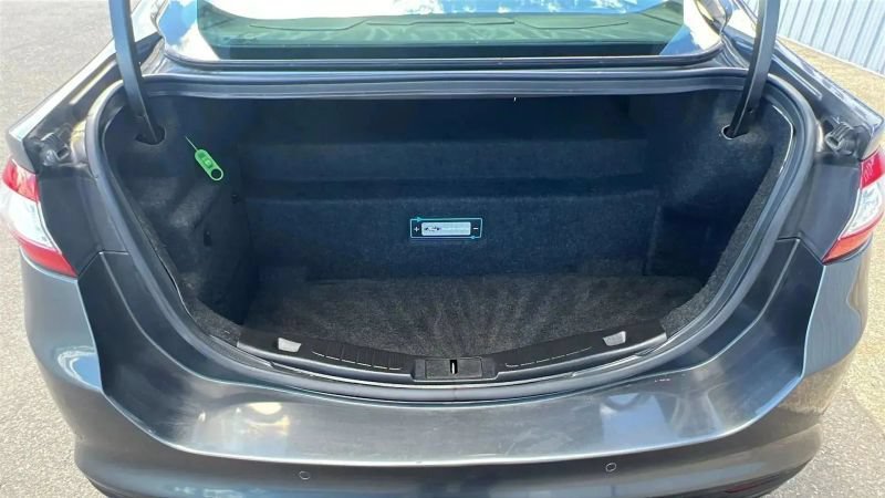 Used 2016 Ford Fusion Energi SE FWD image 12