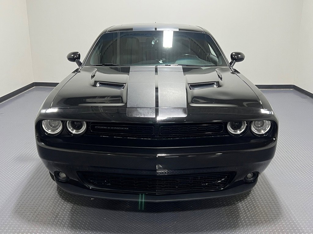 Used 2016 Dodge Challenger SXT Plus image 3