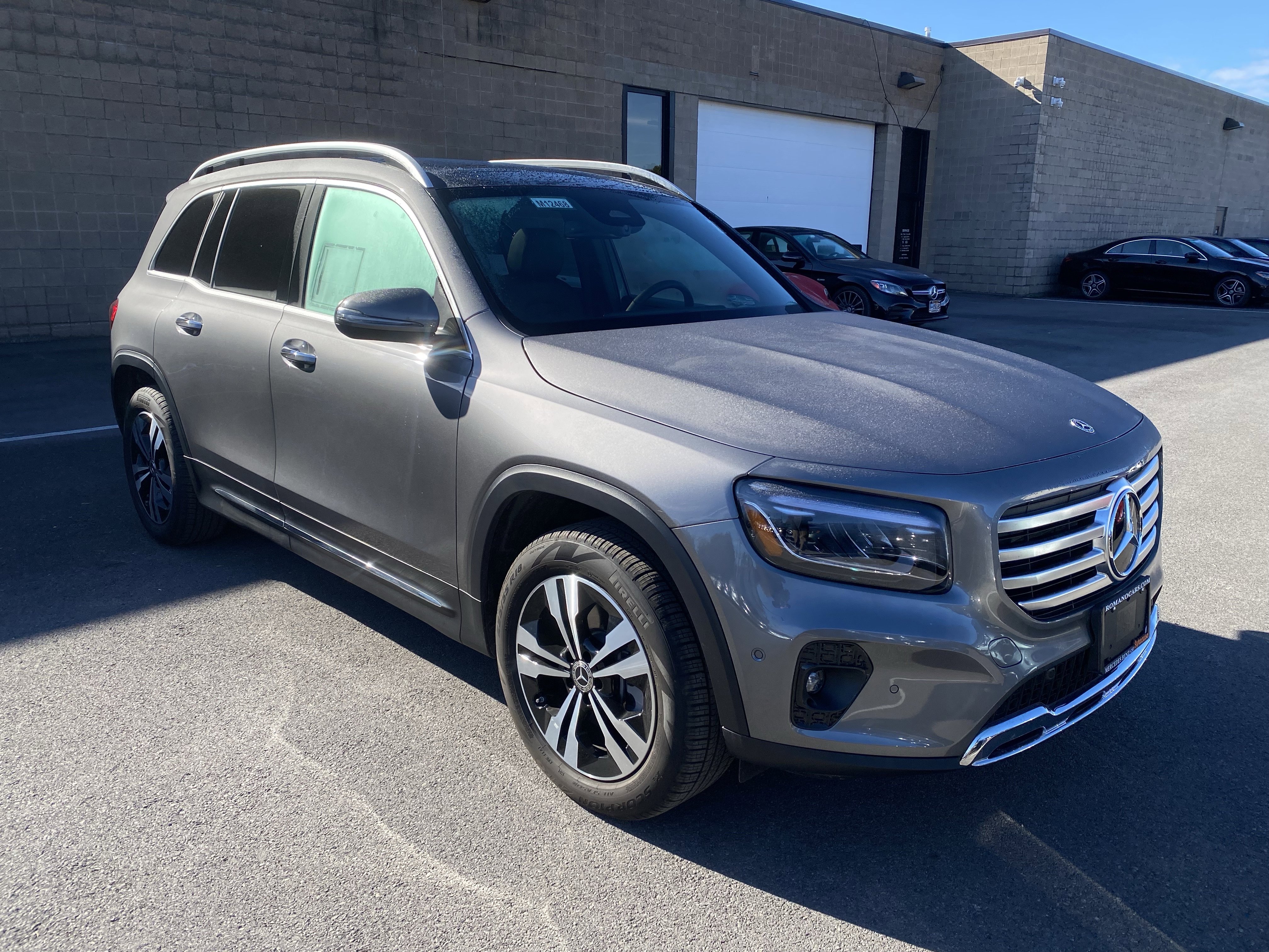 Used 2025 Mercedes-Benz GLB 250 4MATIC image 2