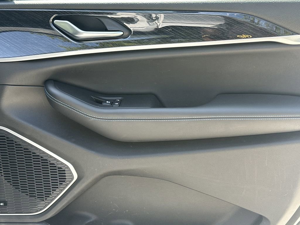 Used 2022 Jeep Grand Cherokee Trailhawk w/ Advanced Protech Group II AWD/4WD image 15