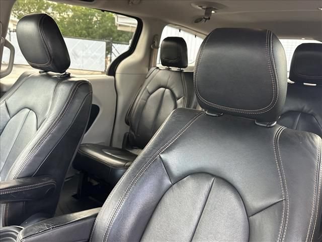 Used 2017 Chrysler Pacifica Touring Plus w/ Tire & Wheel Group FWD image 21