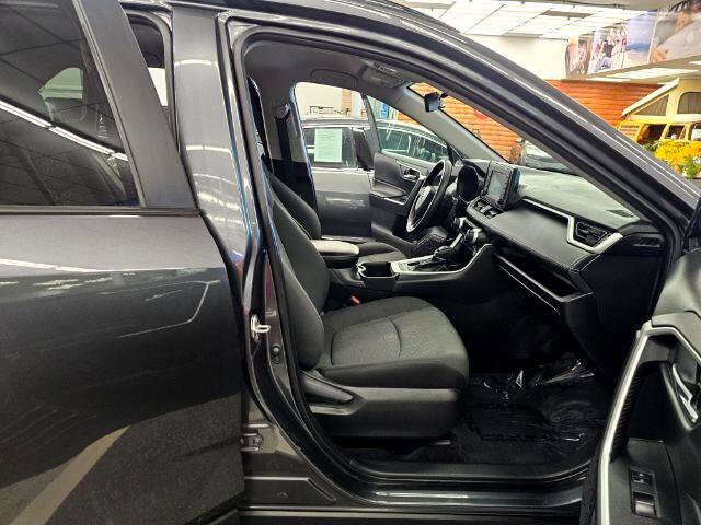 Used 2022 Toyota RAV4 XLE image 32