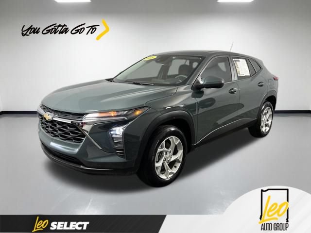 Used 2025 Chevrolet Trax LS w/ LS Convenience Package FWD image 1
