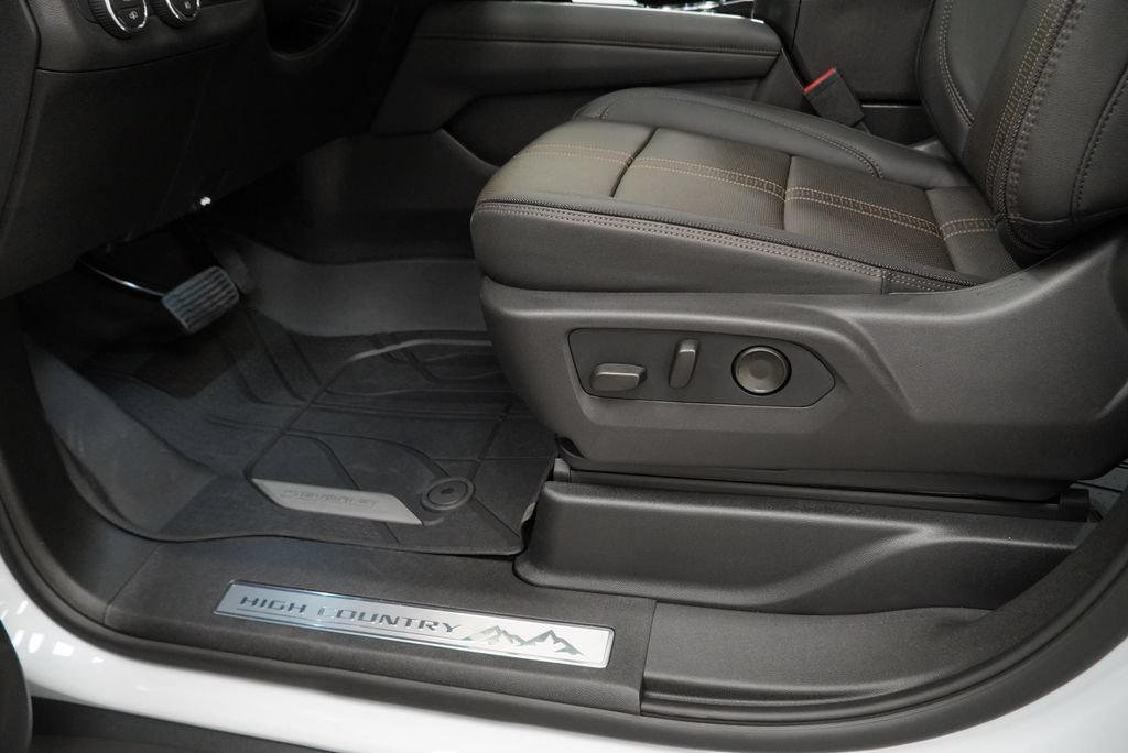 New 2026 Chevrolet Suburban High Country AWD/4WD image 26