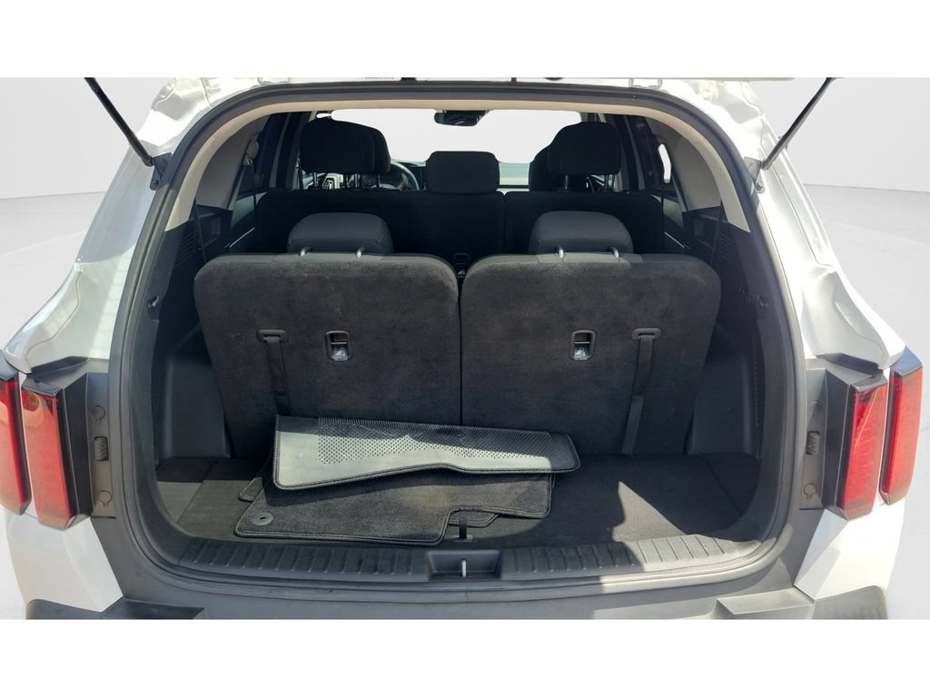 Used 2023 Kia Sorento LX FWD image 9