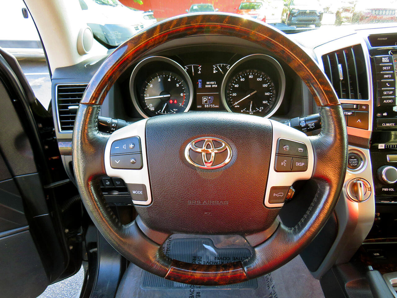 Used 2015 Toyota Land Cruiser image 20