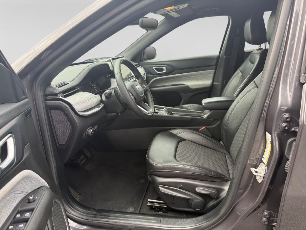 Used 2024 Jeep Compass Latitude AWD/4WD image 9